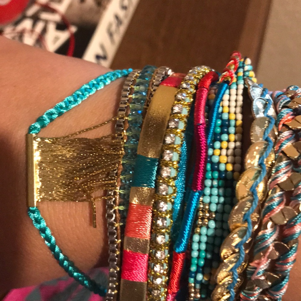 Beautiful, multi strand bracket. Comes with bag.